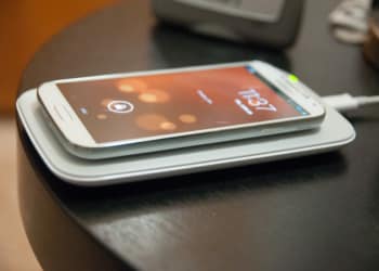 Standard Qi odświeżony – co nowego w bezprzewodowym ładowaniu?