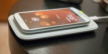 Standard Qi odświeżony – co nowego w bezprzewodowym ładowaniu?