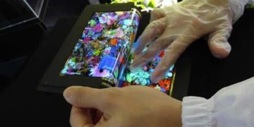 Semiconductor Energy Laboratory prezentuje innowacyjny panel OLED