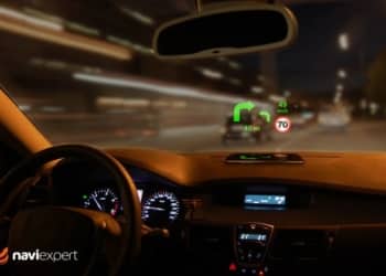 NaviExpert implementuje ekran HUD