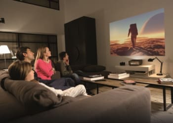 Projektor w domu. Sposób na jesienną chandrę?