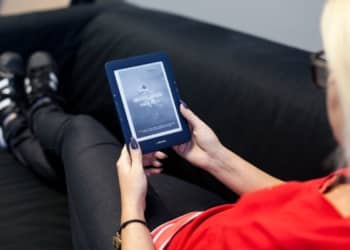 Czym się kierować przy wyborze czytnika e-booków?