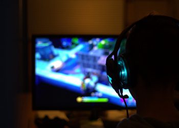 Komputery gamingowe czy laptopy do gier – co wybrać?